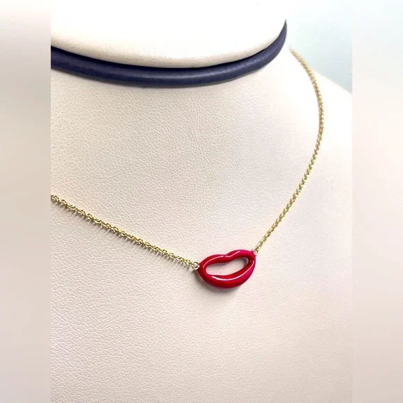 New, with no tag RCI necklace in of 14k yellow gold.